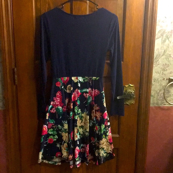 Dress - Picture 2 of 2